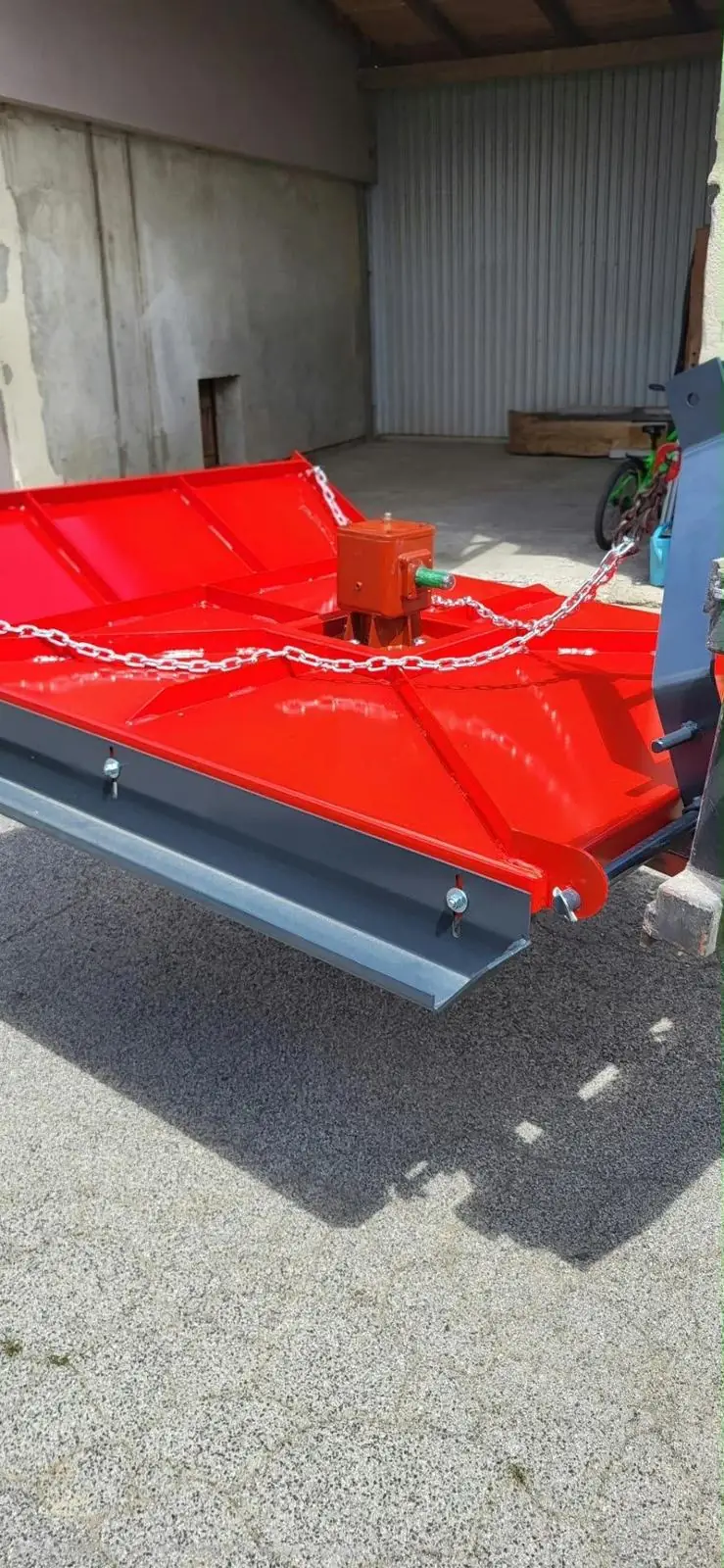 Roto malčer priključen na traktor